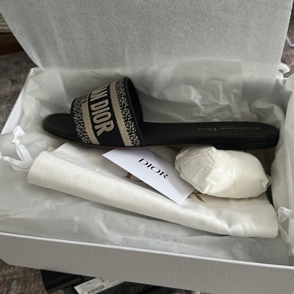 Brand new with box dior dway slide - Picture 1 of 6